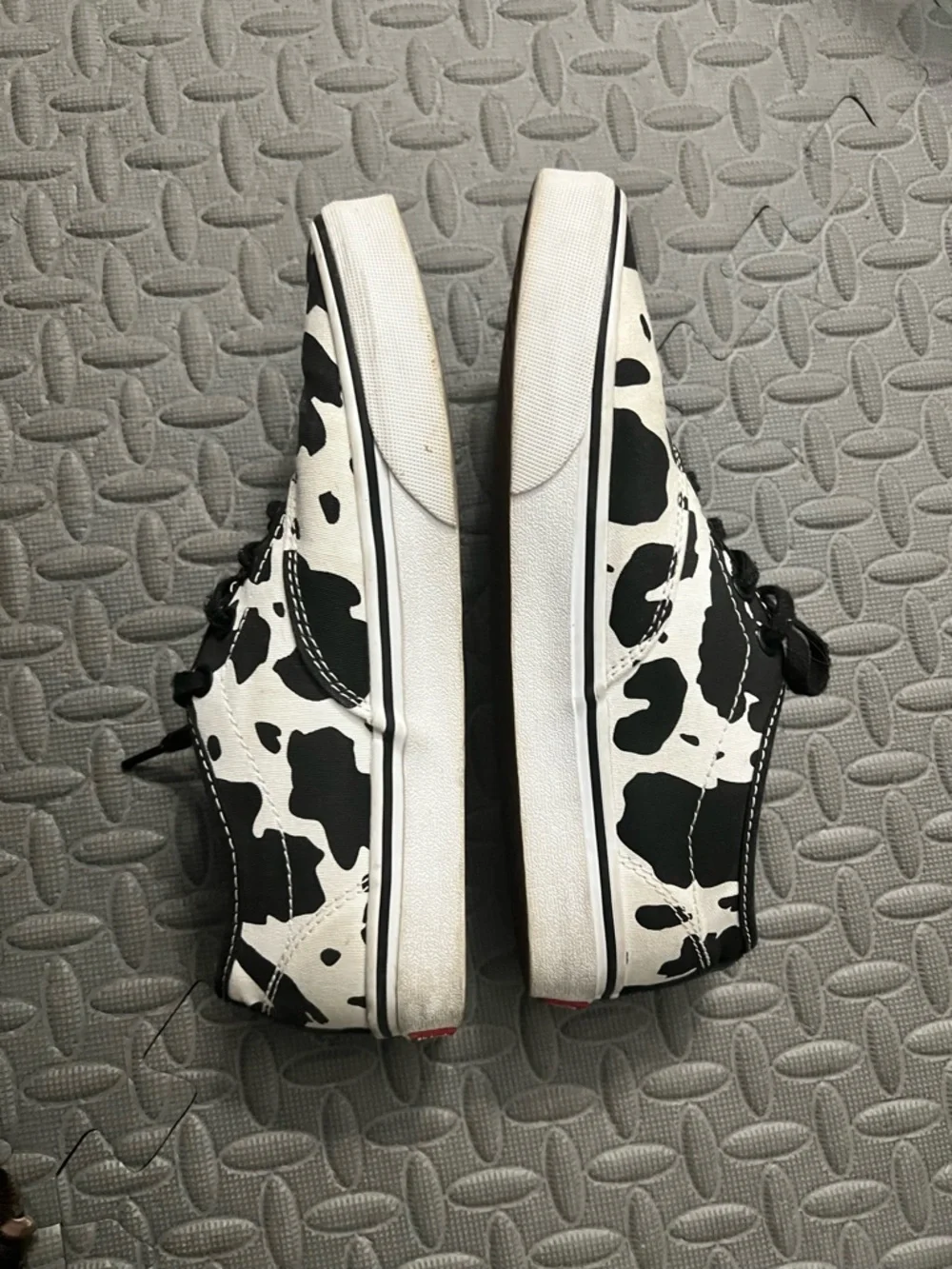 Vans womens Black & White Cow Pattern Canvas Sneakers size 7.5 - Picture 3 of 6